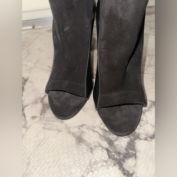 Like new Vince women’s black leather peep toe heels sz 8M - Picture 5 of 12